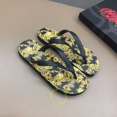 dép xỏ ngón versace