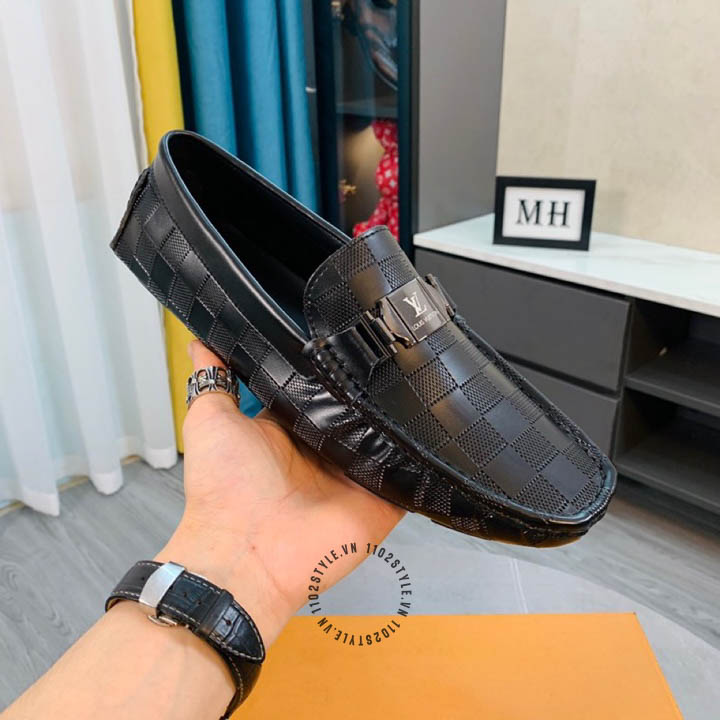 Kiểu dáng trẻ trung của Giày lười LV nam da xịn super fake