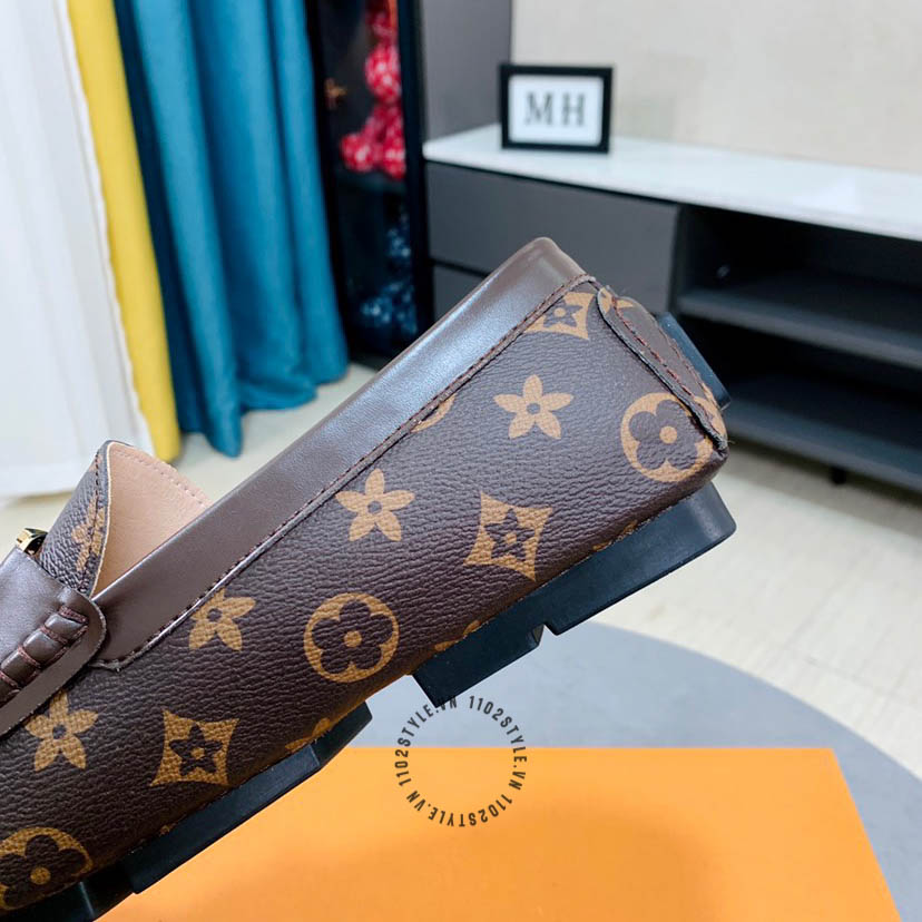 Màu sắc của Giày lười LV nam da sần màu nâu bản super fake