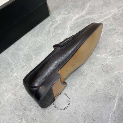 Giá của mẫu giày lười Gucci nam màu đen da sần like auth