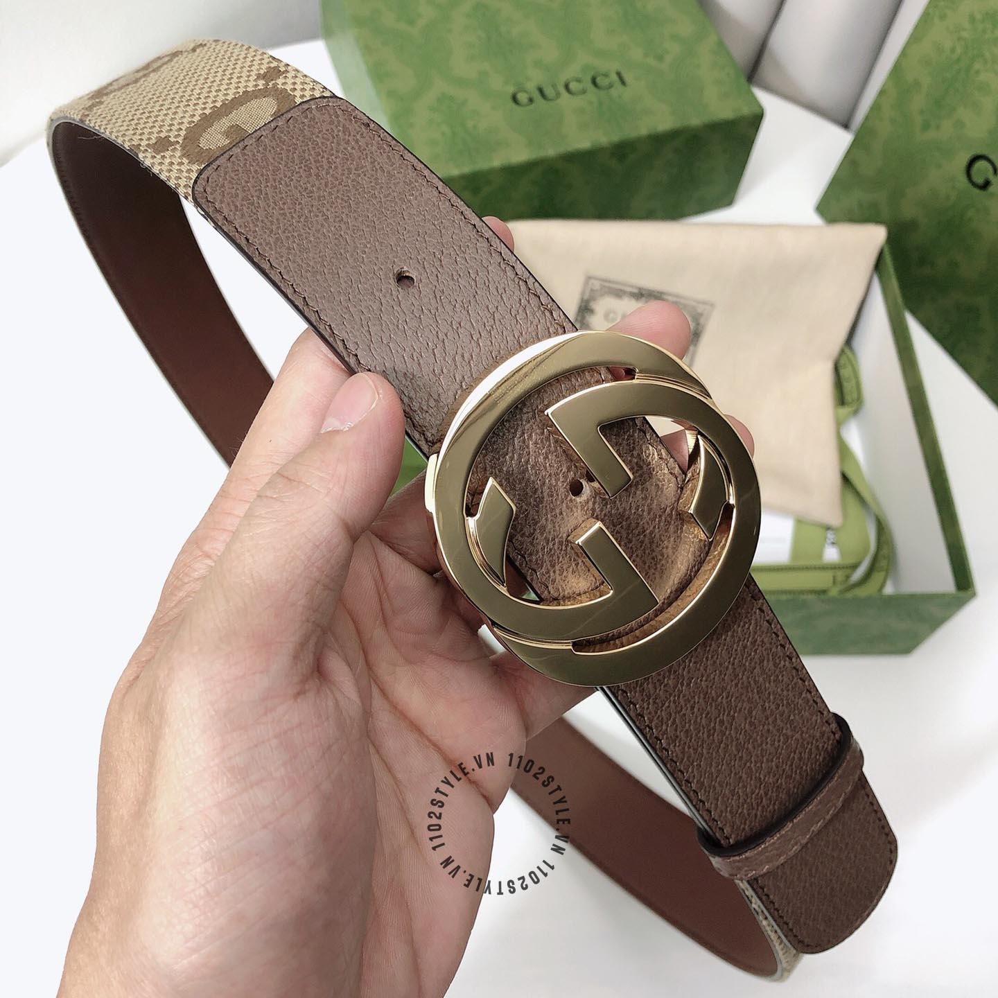 Thiết kế độc đáo của thắt lưng Gucci nam mặt khóa vàng dây nâu họa tiết