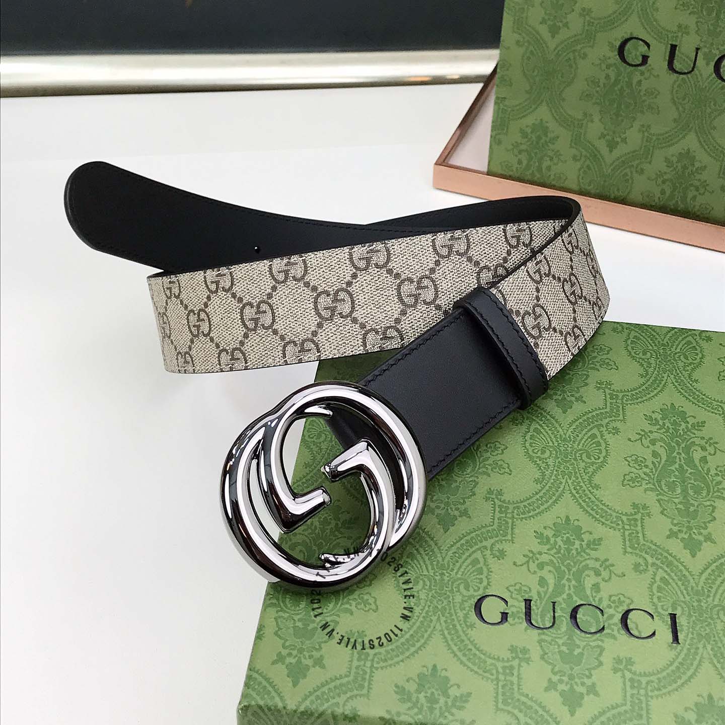Màu sắc chủ đạo về thắt lưng Gucci nam mặt khóa ghi dây phối màu