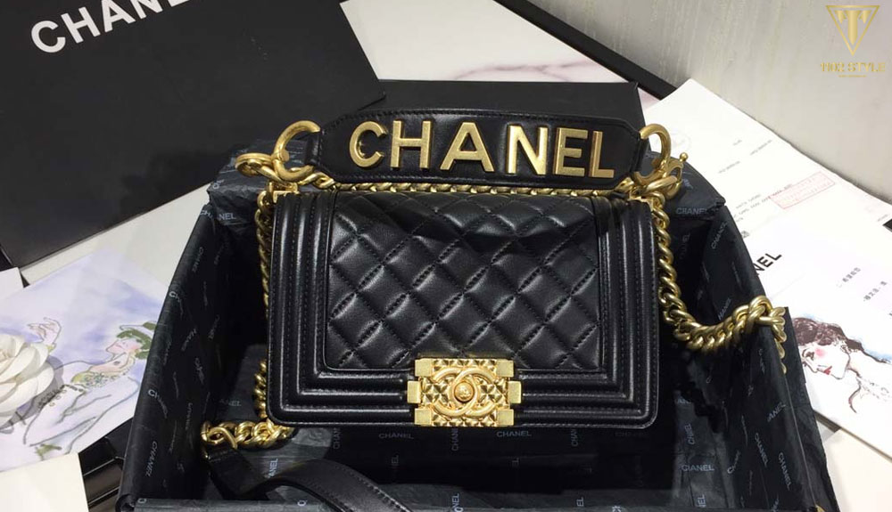 Lý do túi đeo chéo Chanel được yêu thích và mua nhiều dù giá cao ?