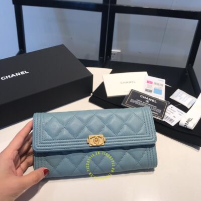 ví dài cầm tay chanel