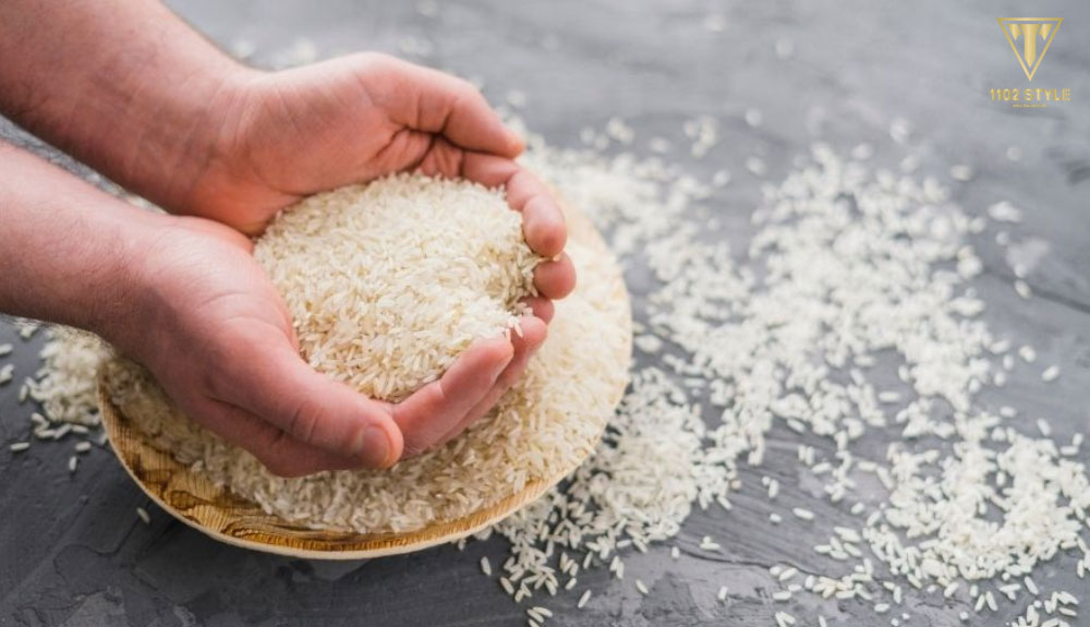 Lưu ý rằng phương pháp này chỉ làm khô giày và khử ẩm không giúp giày trở nên sạch sẽ hoặc loại bỏ mùi hôi.