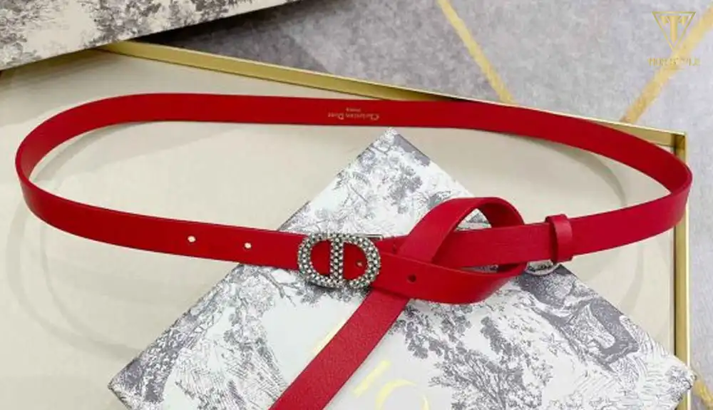 Thắt lưng nữ Dior mặt khóa bấm nạm đá màu bạc dây đỏ cao cấp