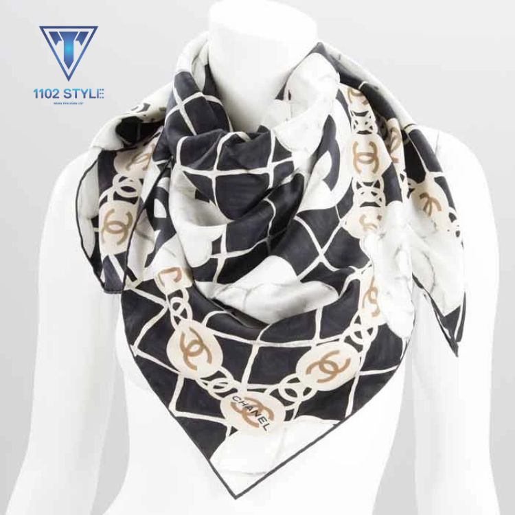 Cách quàng khăn lụa dài Kiểu Cowl