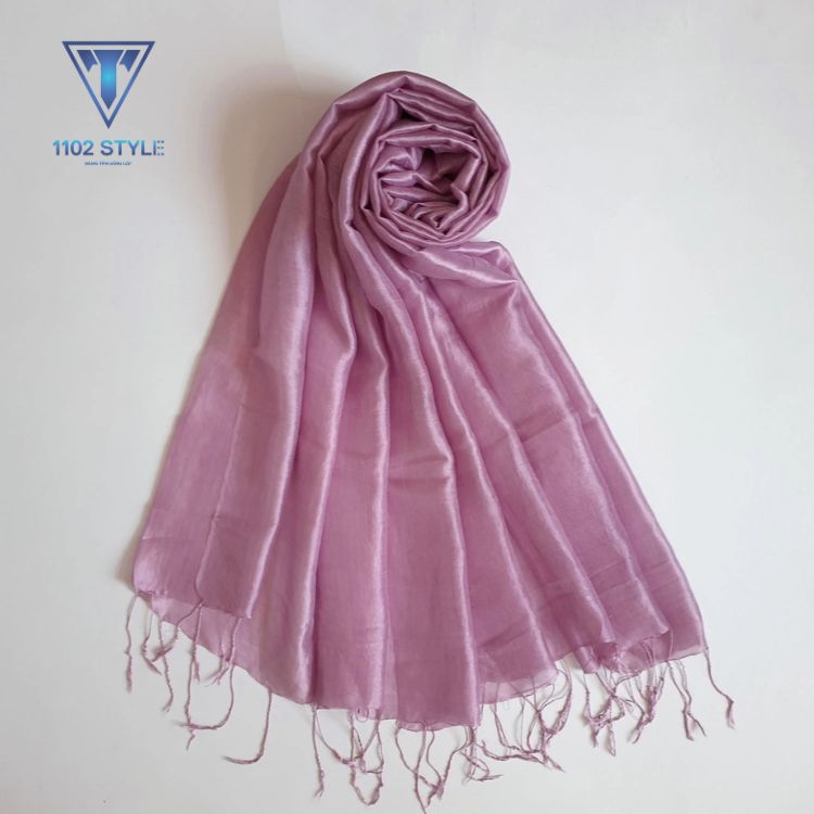 Khăn lụa màu sắc tươi sáng