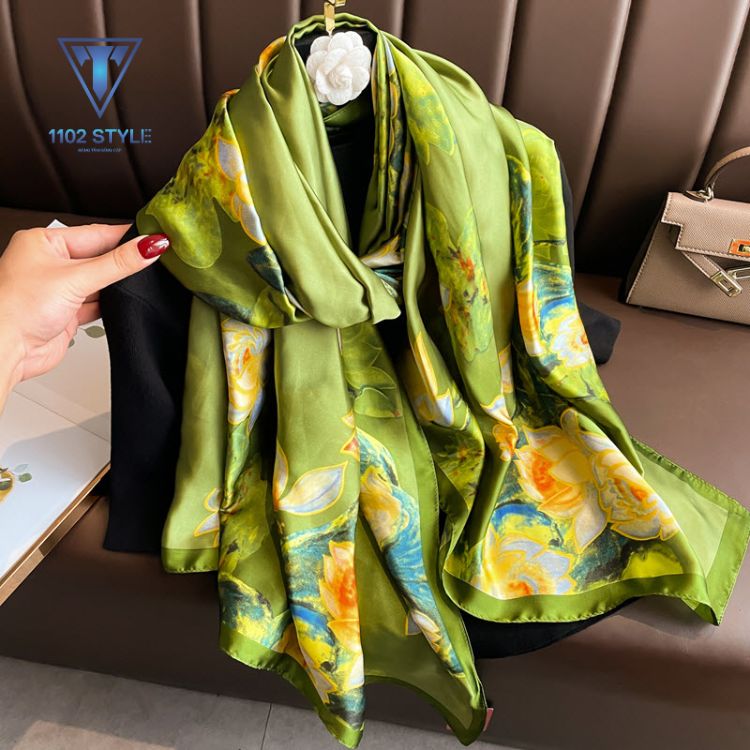 cách thắt khăn lụa quàng cổ