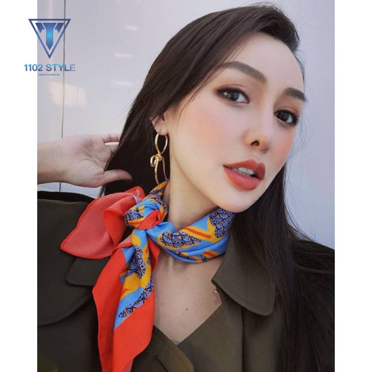 Thắt nơ chồng 2 lớp - cách thắt khăn lụa quàng cổ