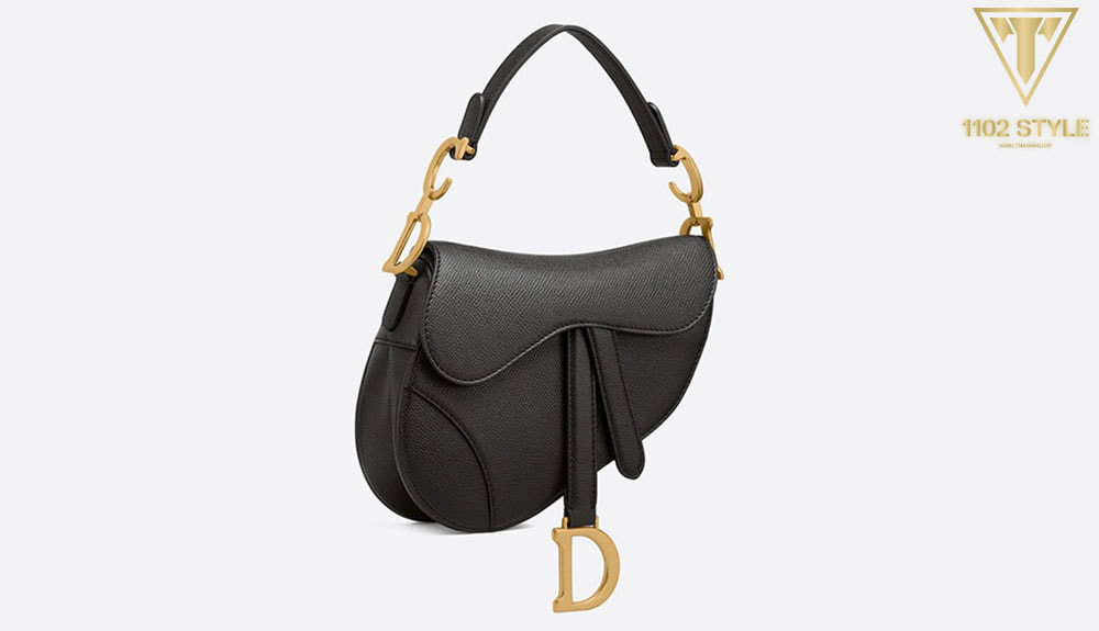 Túi xách Dior Saddle Mini là một chiếc túi xách tay cao cấp mang thương hiệu nổi tiếng Dior.