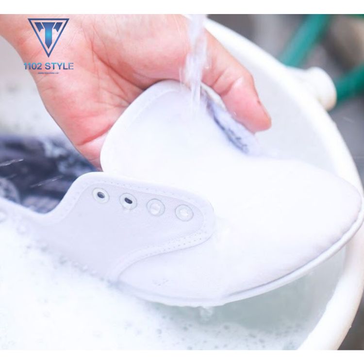 cách giặt giày trắng không bị ố vàng