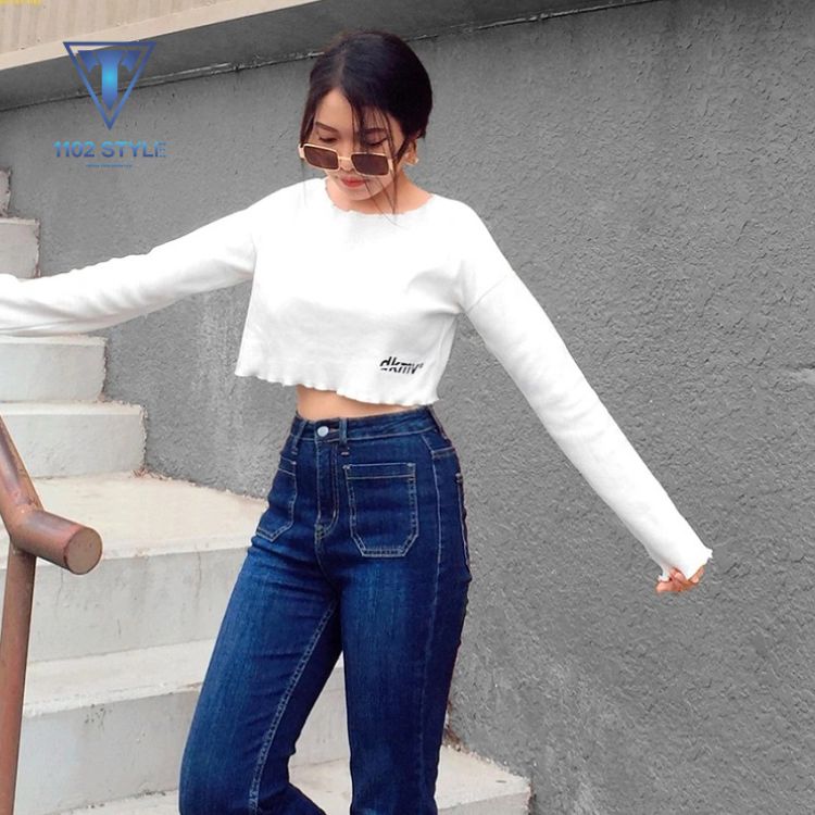 Croptop tay dài, quần bò cạp cao