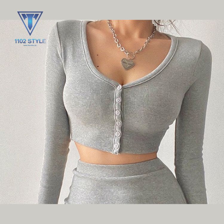 Trang sức đi kèm croptop tay dài