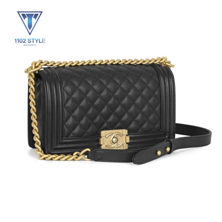 Túi Chanel đi kèm croptop tay dài