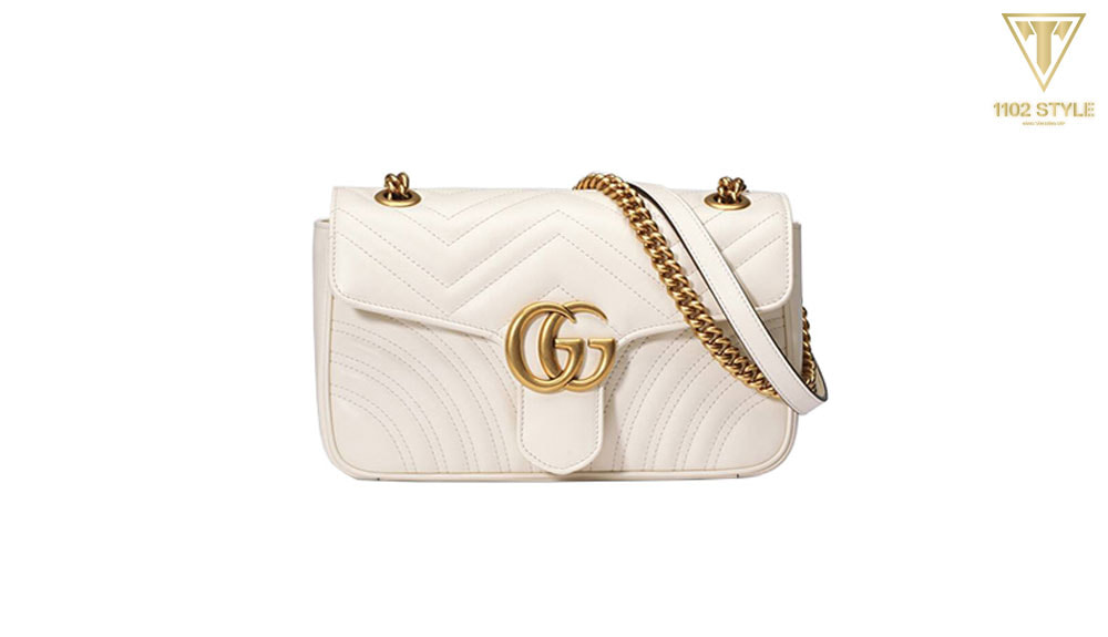 Túi Gucci Marmont Matelassé trắng là một phụ kiện thời trang đẳng cấp và dễ dàng kết hợp với nhiều trang phục khác nhau.