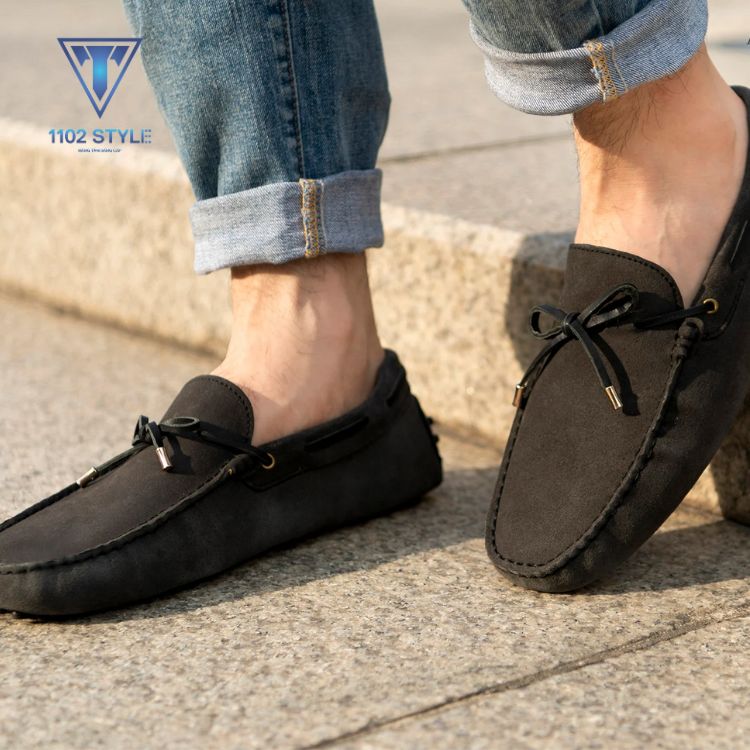 Quần jeans phối đồ với giày lười nam