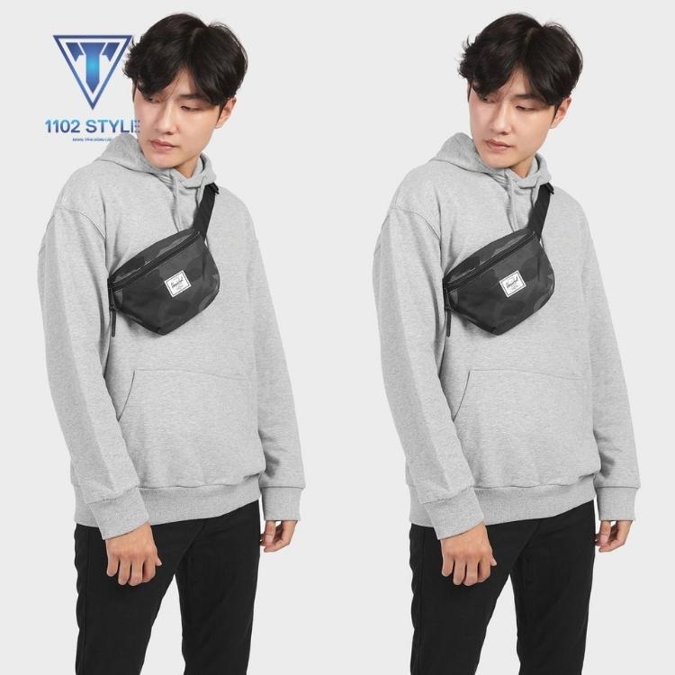 Thể thao cùng áo hoodie quần jogger mang thêm túi đeo chéo - phối đồ với túi đeo chéo nam