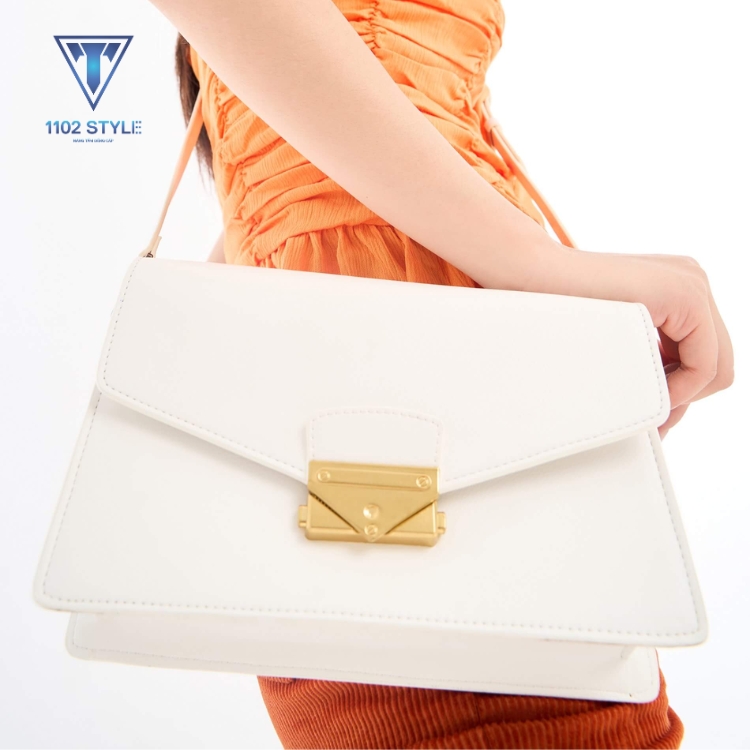 Tại sao phối đồ với túi xách màu trắng lại được ưa chuộng?