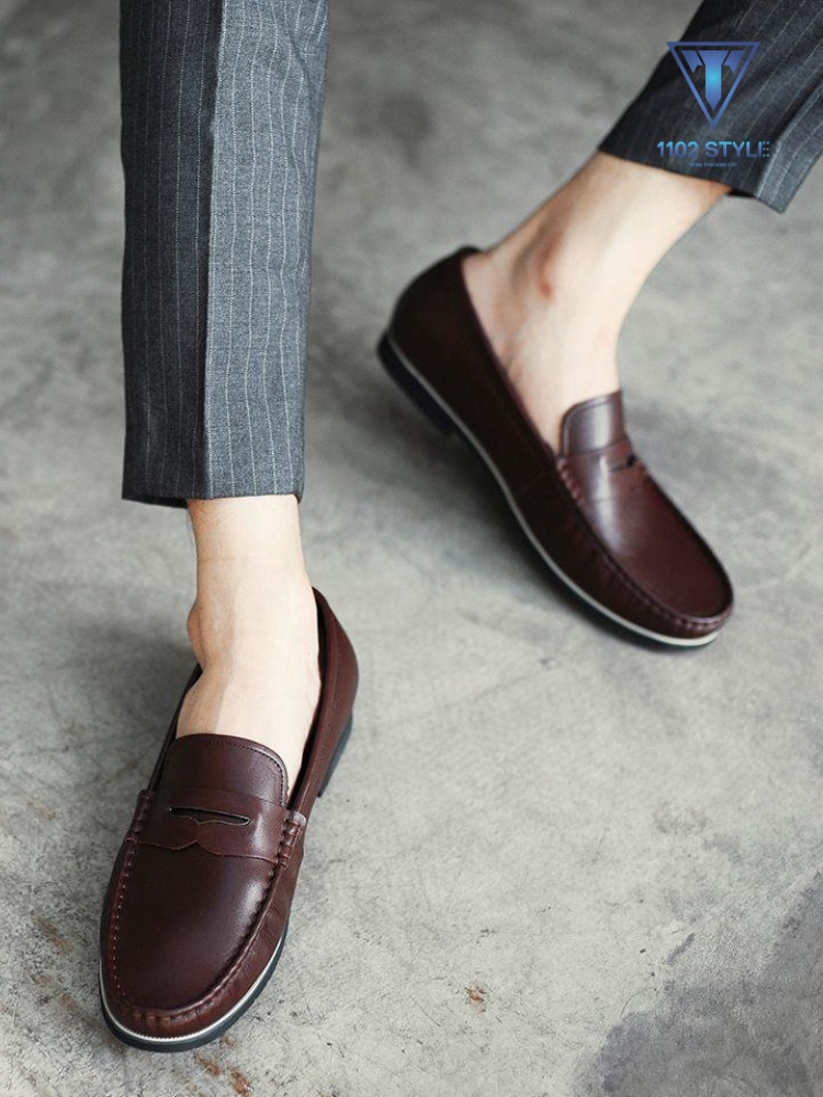 Quần âu mix cùng giày Loafer bảnh bao