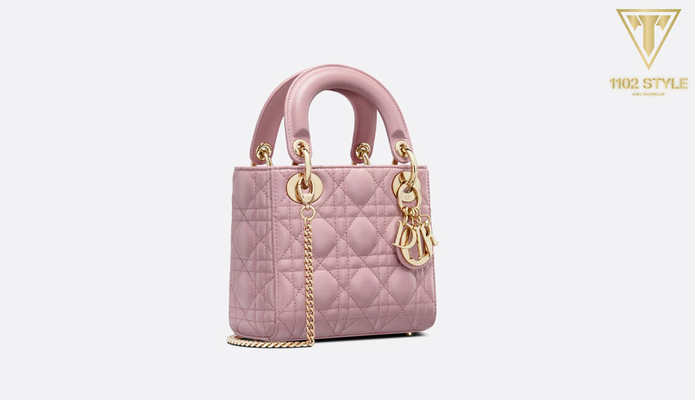 Các mẫu sản phẩm túi Dior màu hồng chính hãng thường được làm từ các chất liệu cao cấp