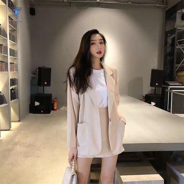 Blazer mặc với gì? Áo blazer phối cùng chân váy chữ A