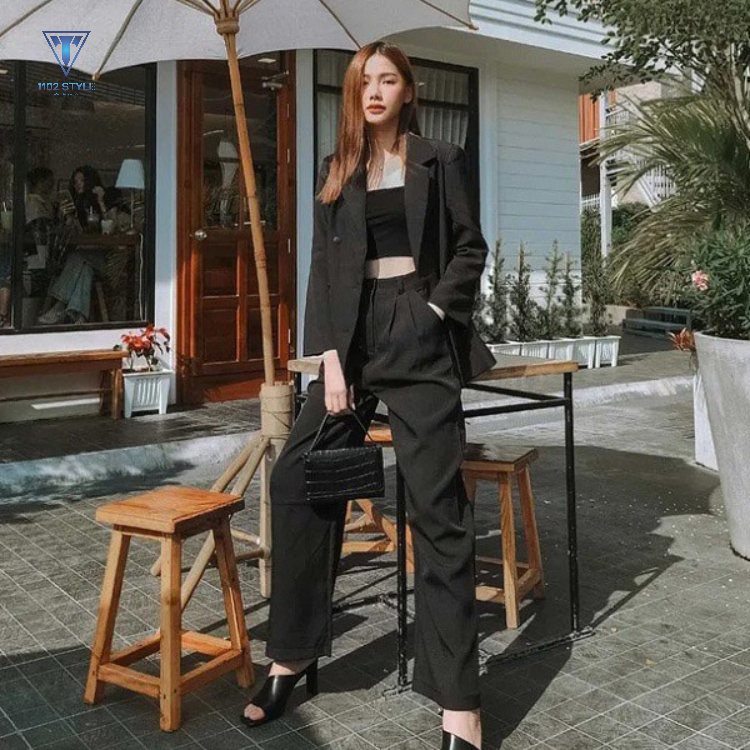 Áo blazer phối cùng croptop