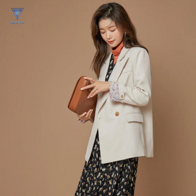 Áo blazer phối cùng váy hoa nhí