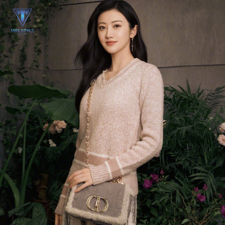 Cách đeo dây túi Dior Loungewear Chic của Cảnh Điềm