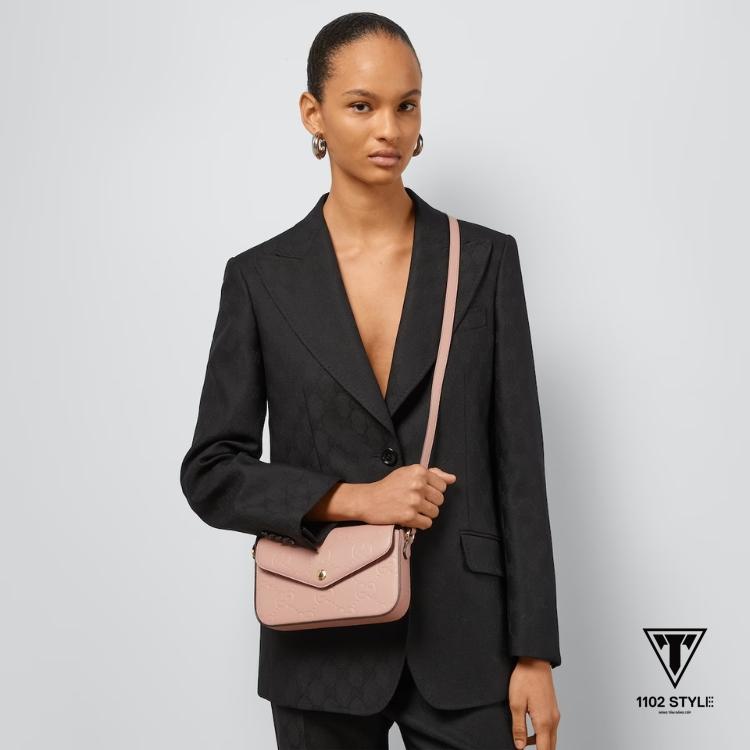 Giá bán của túi để kiểm tra túi Gucci thật giả