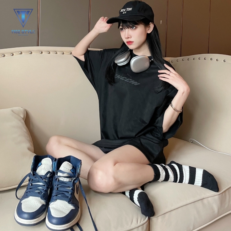 Cách phối đồ với giày Jordan cổ cao nữ với áo giấu quần