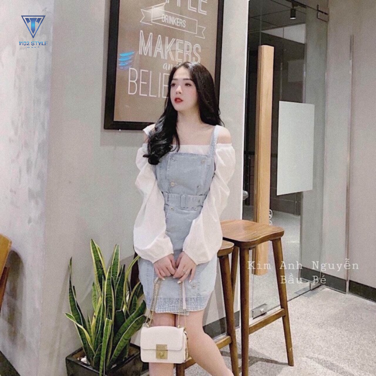 Phối váy yếm cùng áo trễ vai