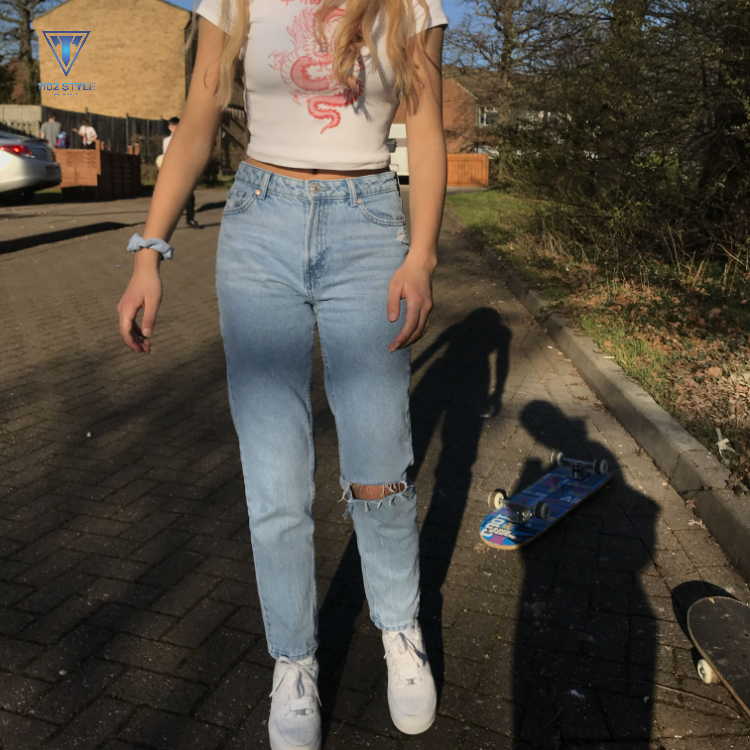 Mix giày AF1 với áo crop top quyến rũ