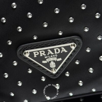 Tui Prada Deo Cheo Mau Den Cham Bi (2)