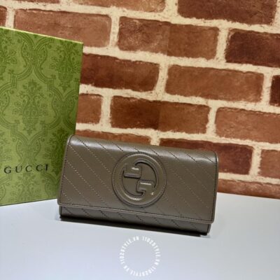 Vi Cam Tay Gucci (1)