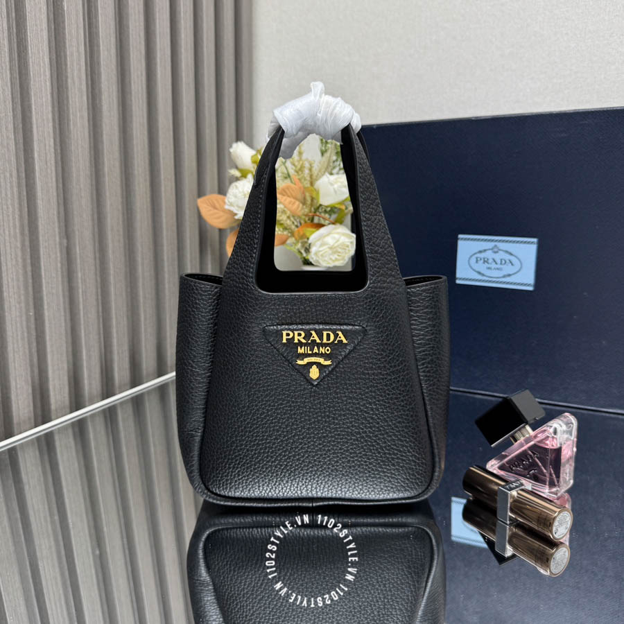 Prada Tui Mau Den (1)
